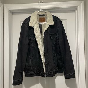NWT - Levi’s black denim Sherpa lined jacket